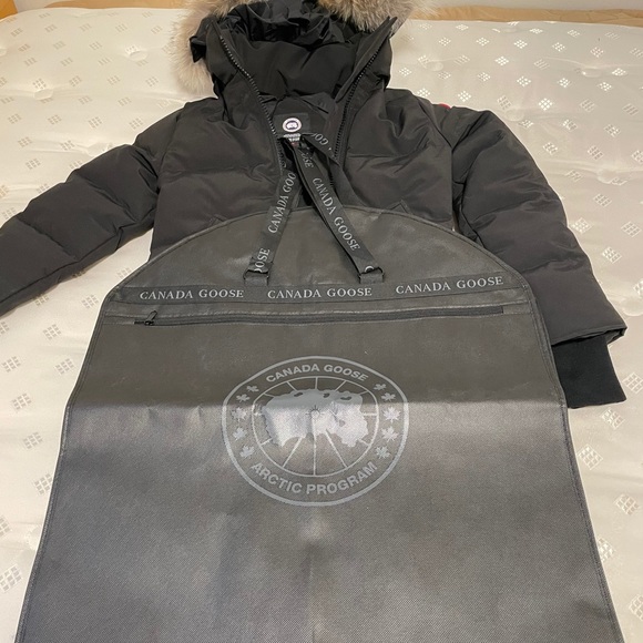 SOLD! ❤️Canada Goose MYSTIQUE PARKA - Picture 9 of 12